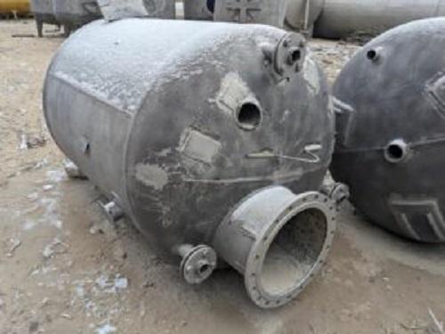 Емкости нержавеющие, объем -10 куб.м., вертикальные, рубашка